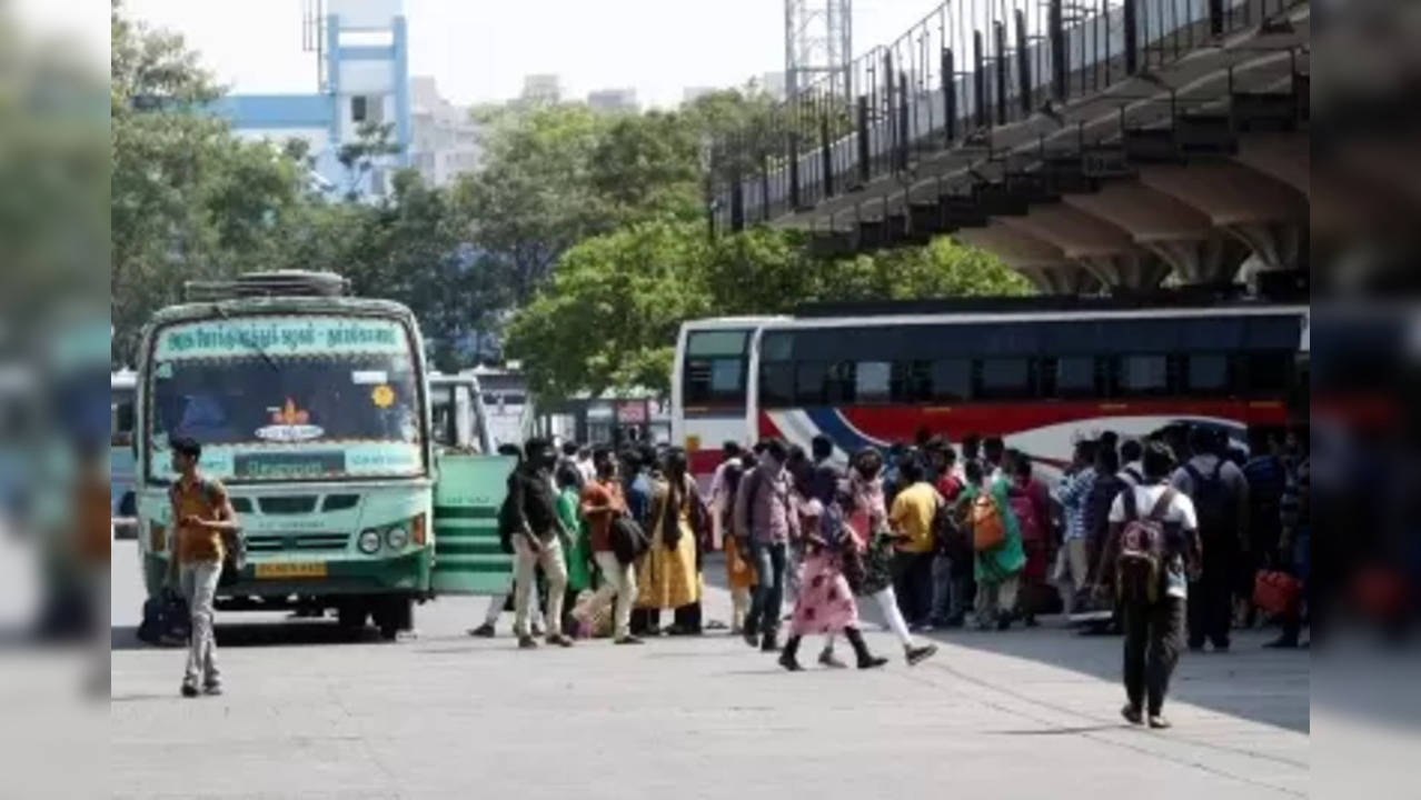 Chennai: Immigrant workers returning back home face difficulty in getting appropriate transportation in the absence of inter-city buses, during complete lockdown in the country in a bid to curtail the spread of coronavirus, in Chennai on March 23, 2020. (Phot: IANS)