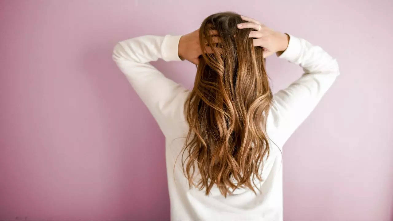 Correct way to shampoo your hair (PC: Pexels)