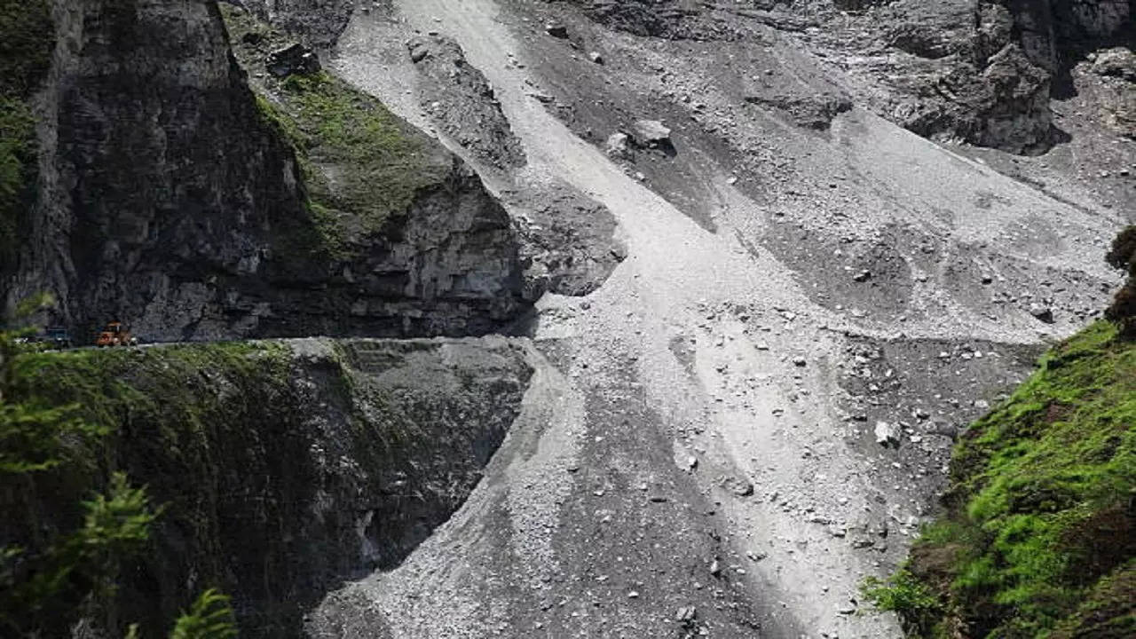 istockphoto-joshimath landslide