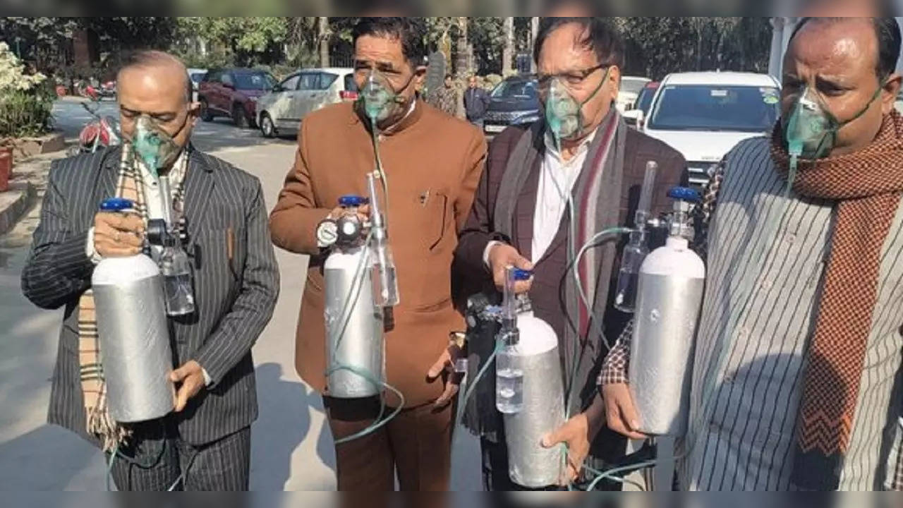 ​BJP MLAs carry oxygen cylinder