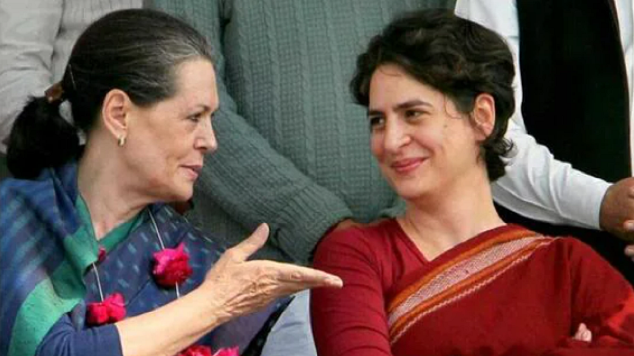 Sonia Gandhi with Priyanka Gandhi