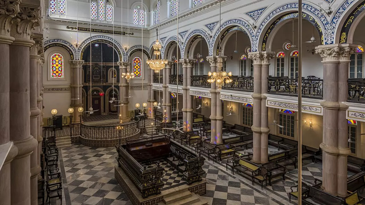 Inside Calcutta's Magen David synagogue. | Photo: Deepanjan Ghosh, Wikimedia Commons