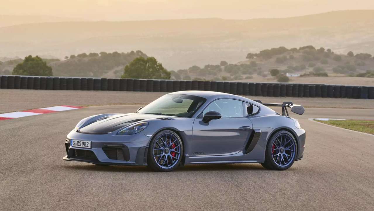 Porsche 718 Cayman GT4 RS set to exclusively premier in India on January 25.