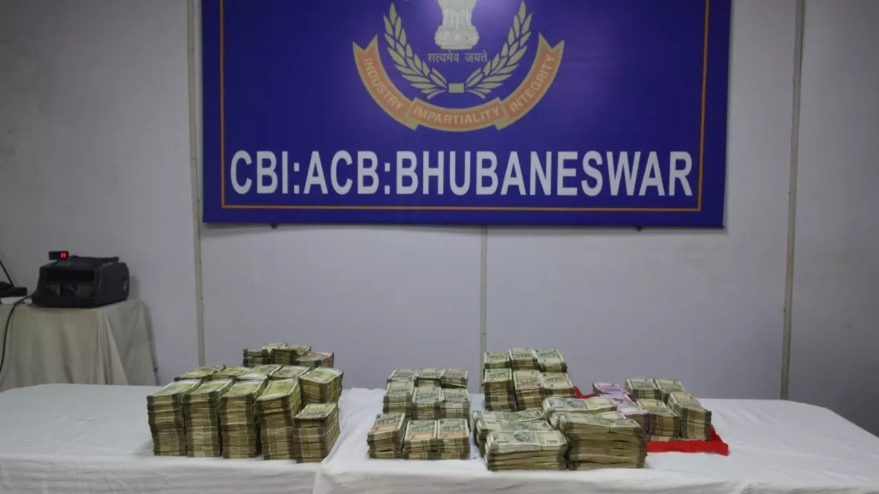 CBI recovers Rs 1.57 crore cash, 17 kg gold from former Indian Railways official