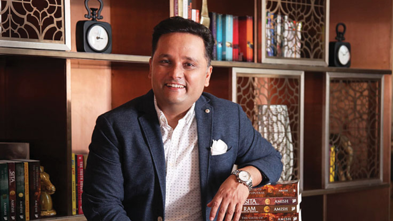 Shiva Trilogy fame author Amish Tripathi announces engagement