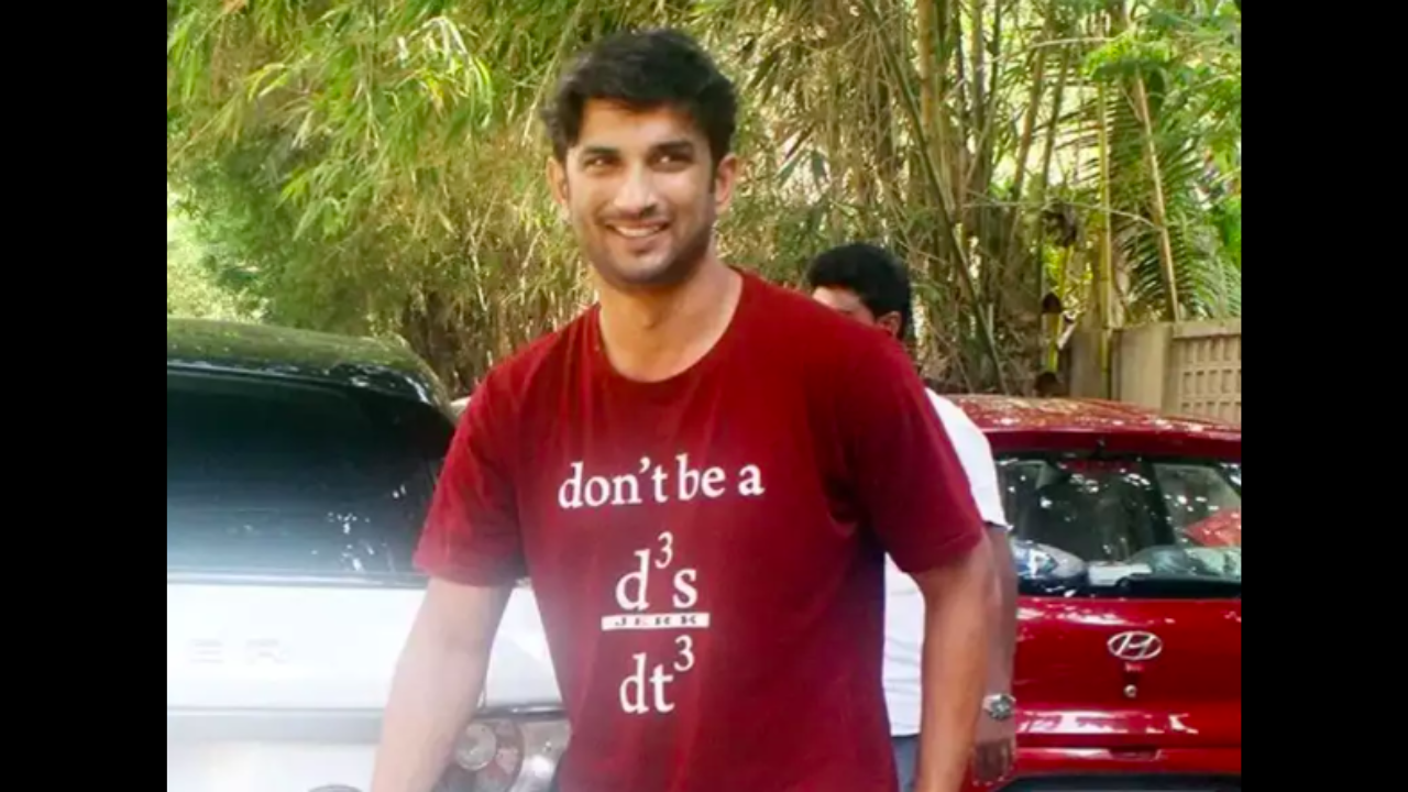 Sushant Singh Rajput Birthday Old Pic Of Ssr Wearing D3sdt3 T Shirt Goes Viral Heres What 