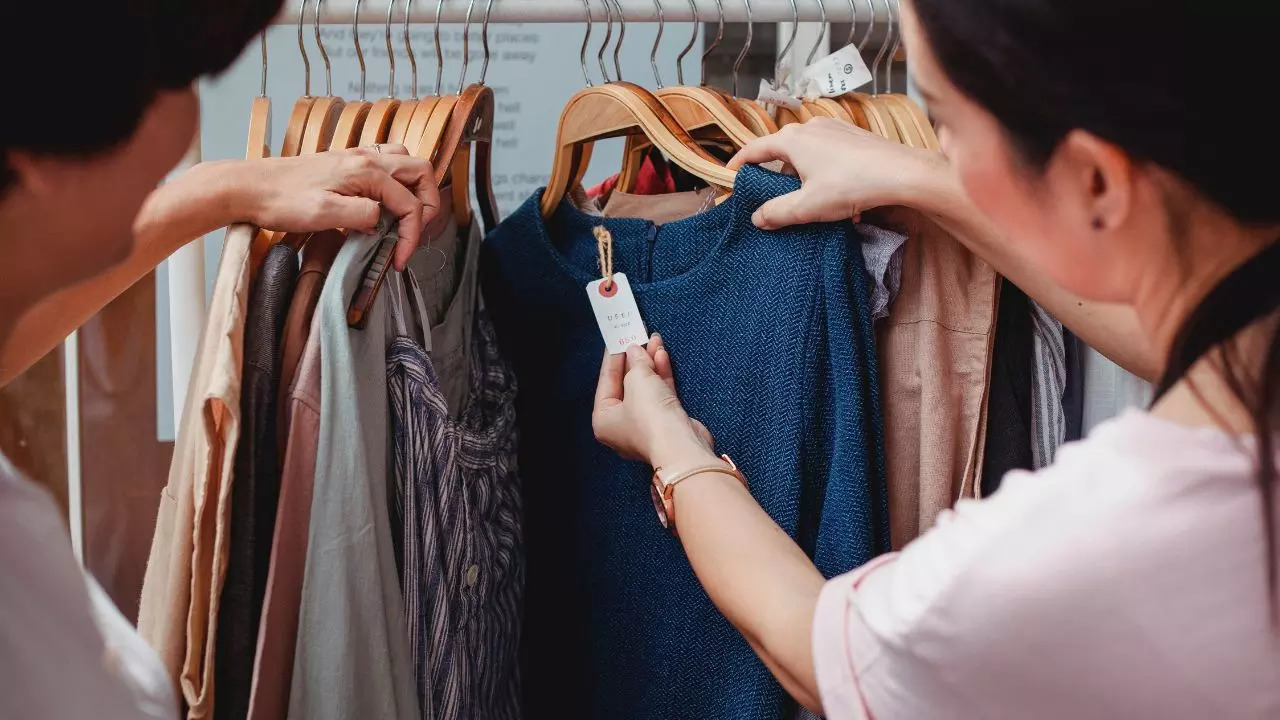 Republic Day Shopping (PC: Pexels)