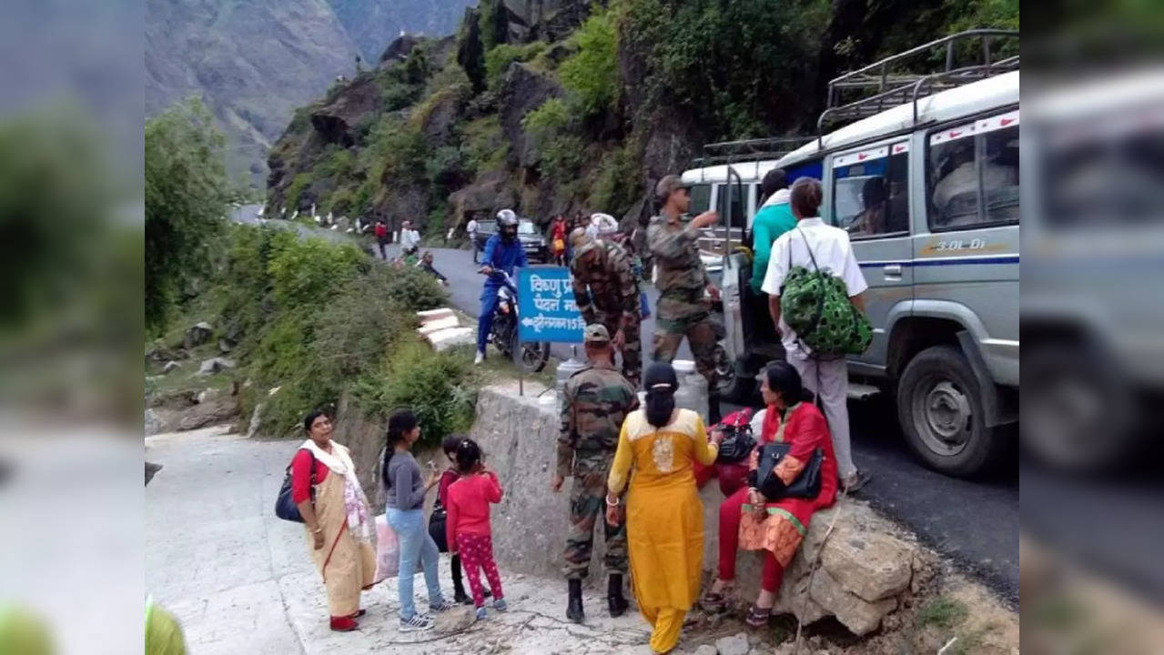 Cracks appear on Badrinath highway