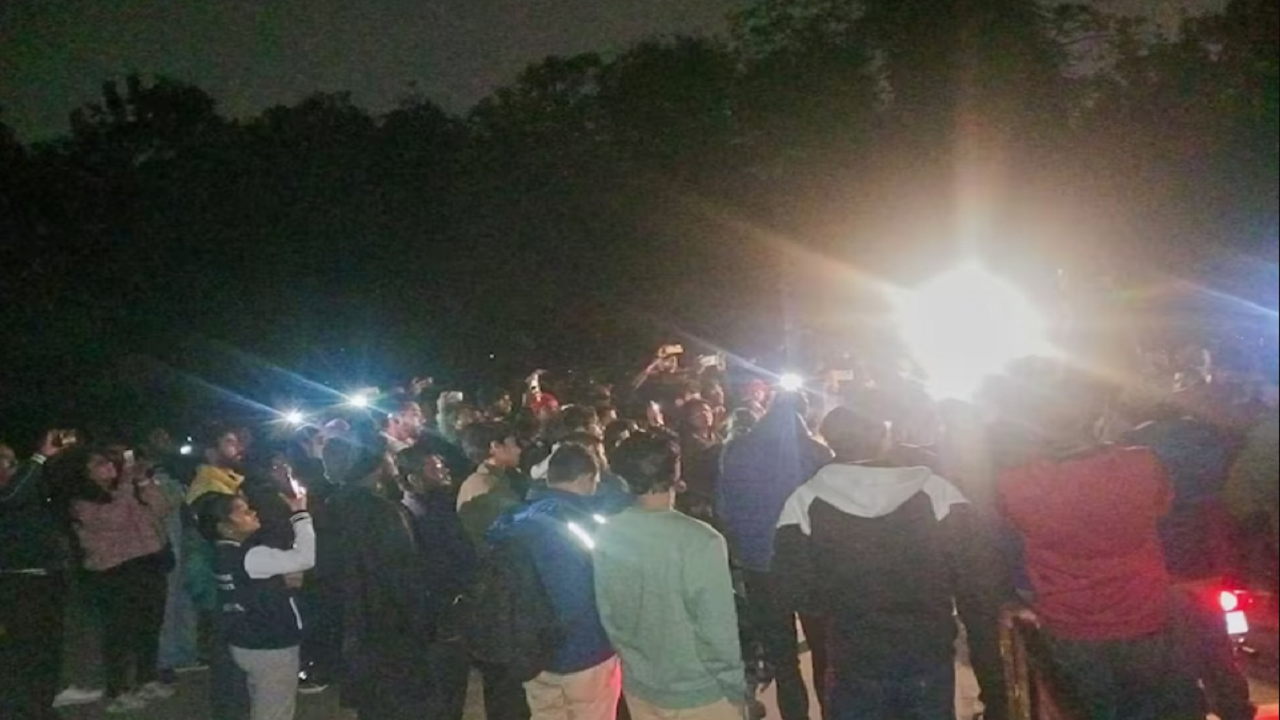 Drama at JNU after the screening of BBC documentary was stopped