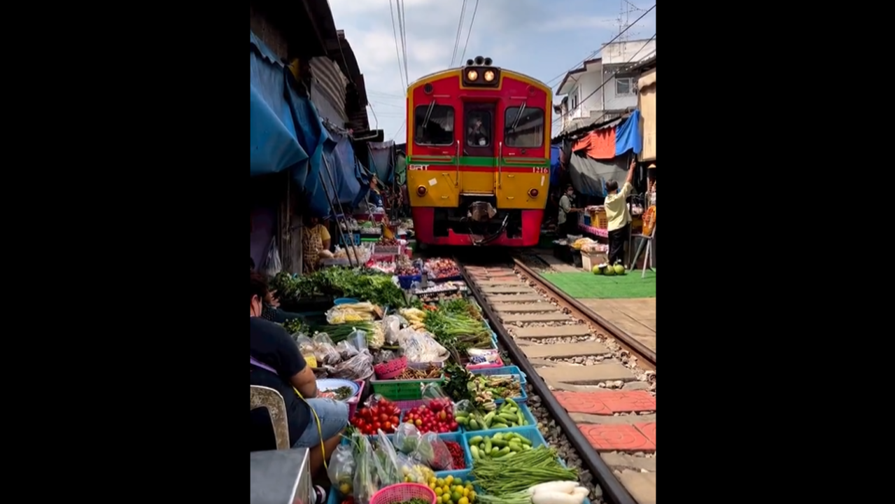 Hoop Rom market Thailand