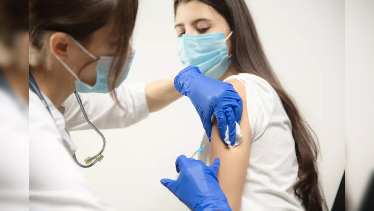 The researchers measured the immune response in 96 generally healthy employees and found that it was uniformly stronger the longer the time period between vaccination and infection. The longest interval measured was 404 days.