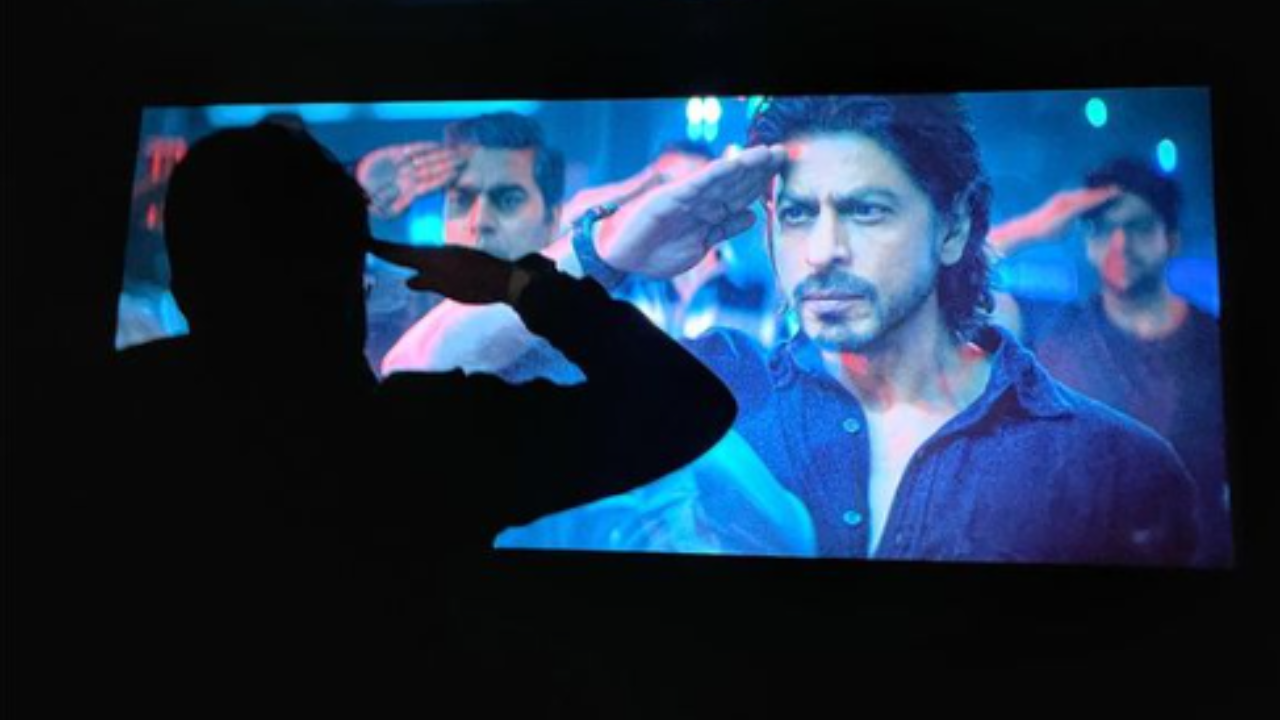 Shah Rukh Khan fan salutes 'Pathaan'