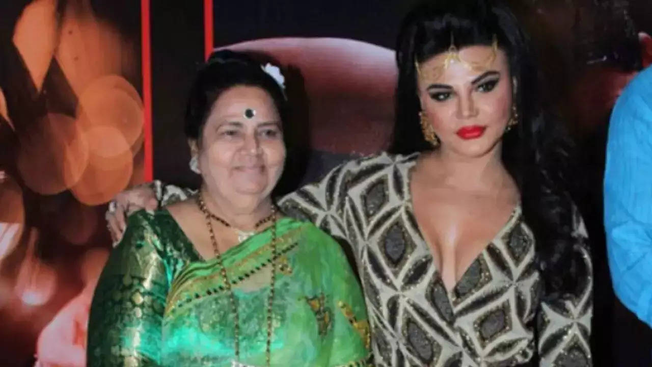 Rakhi Sawant with her mother Jaya