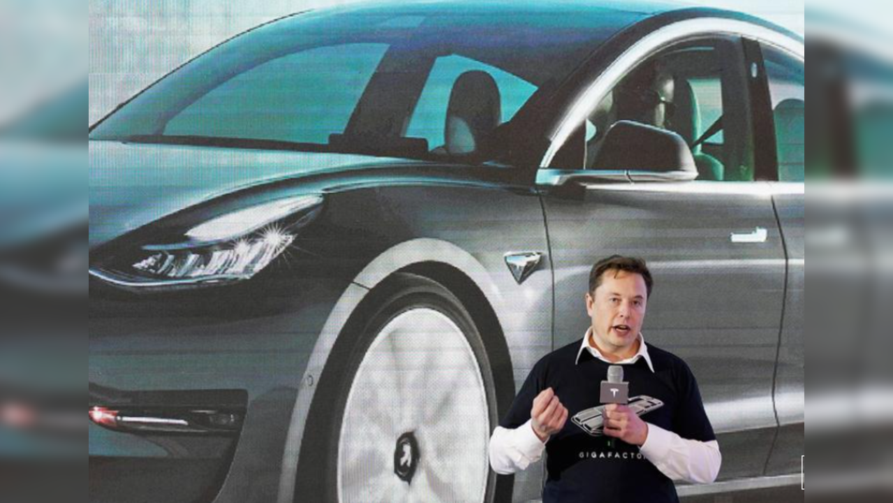 Tesla CEO Elon Musk meets US officials to discuss electric vehicles