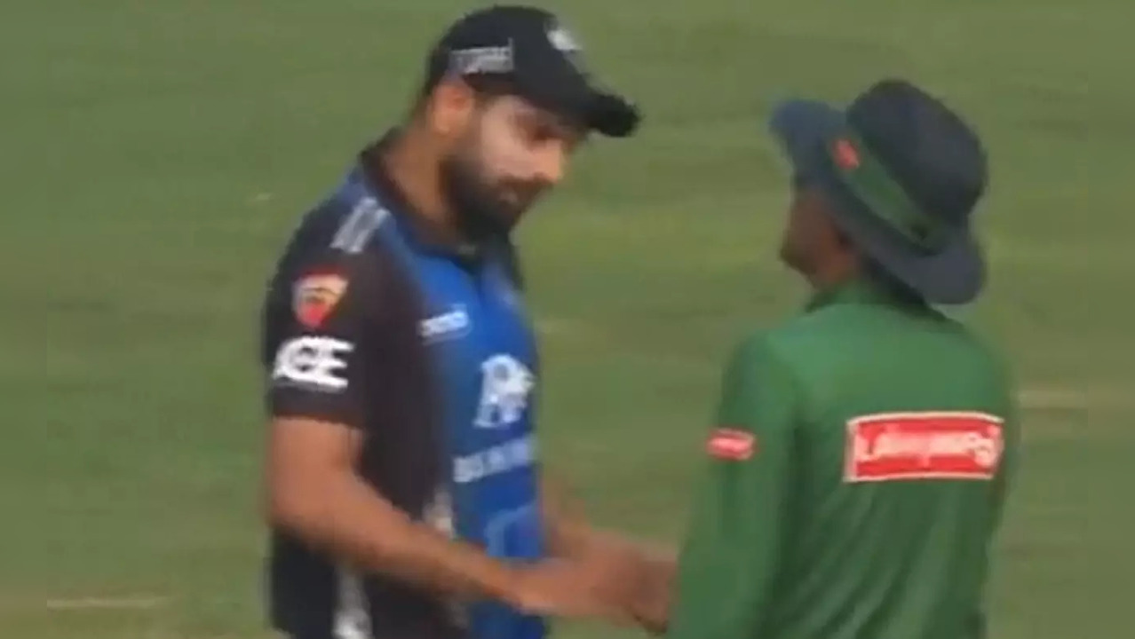 Haris Rauf fights with umpire.