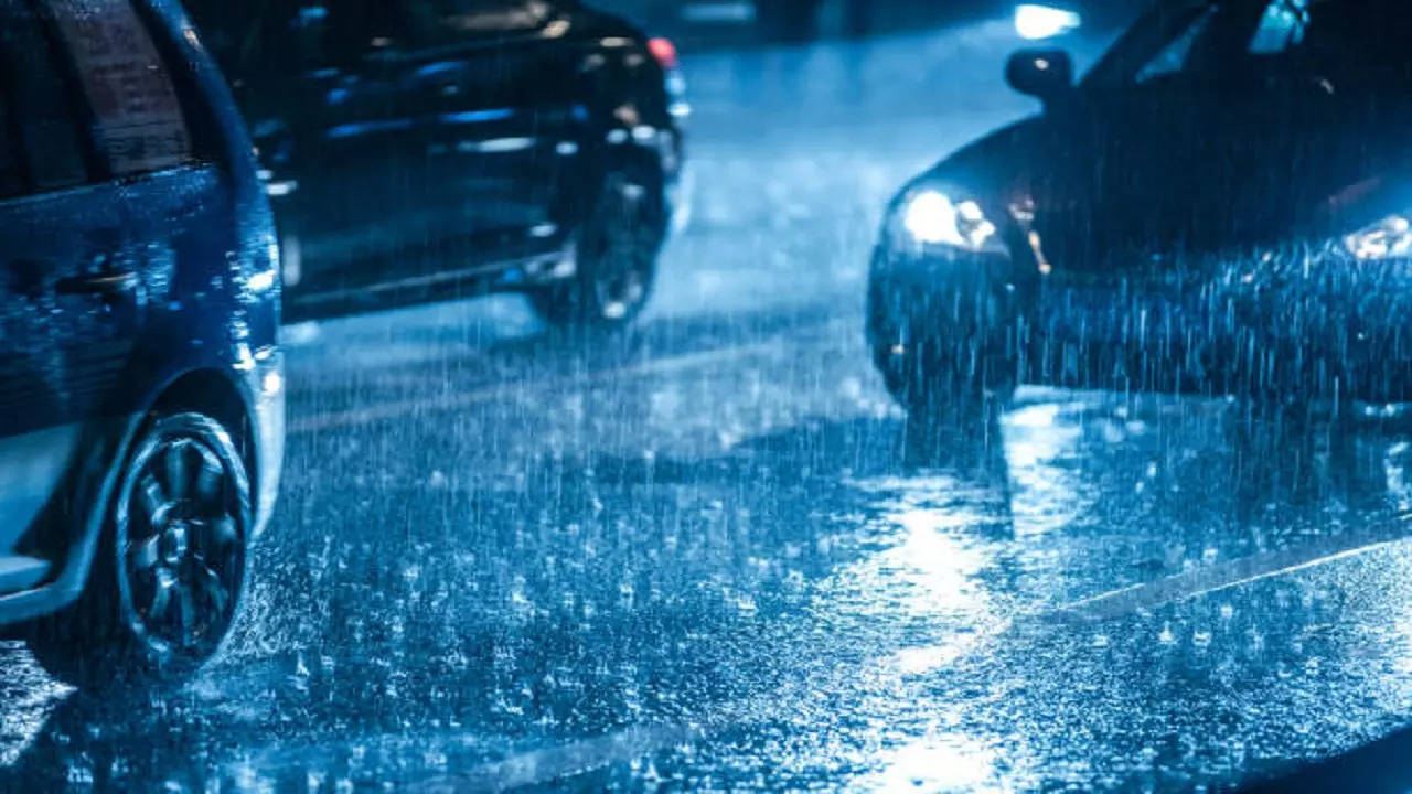 istockphoto-rainfall traffic