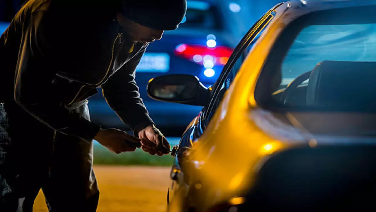 istockphoto-car theft