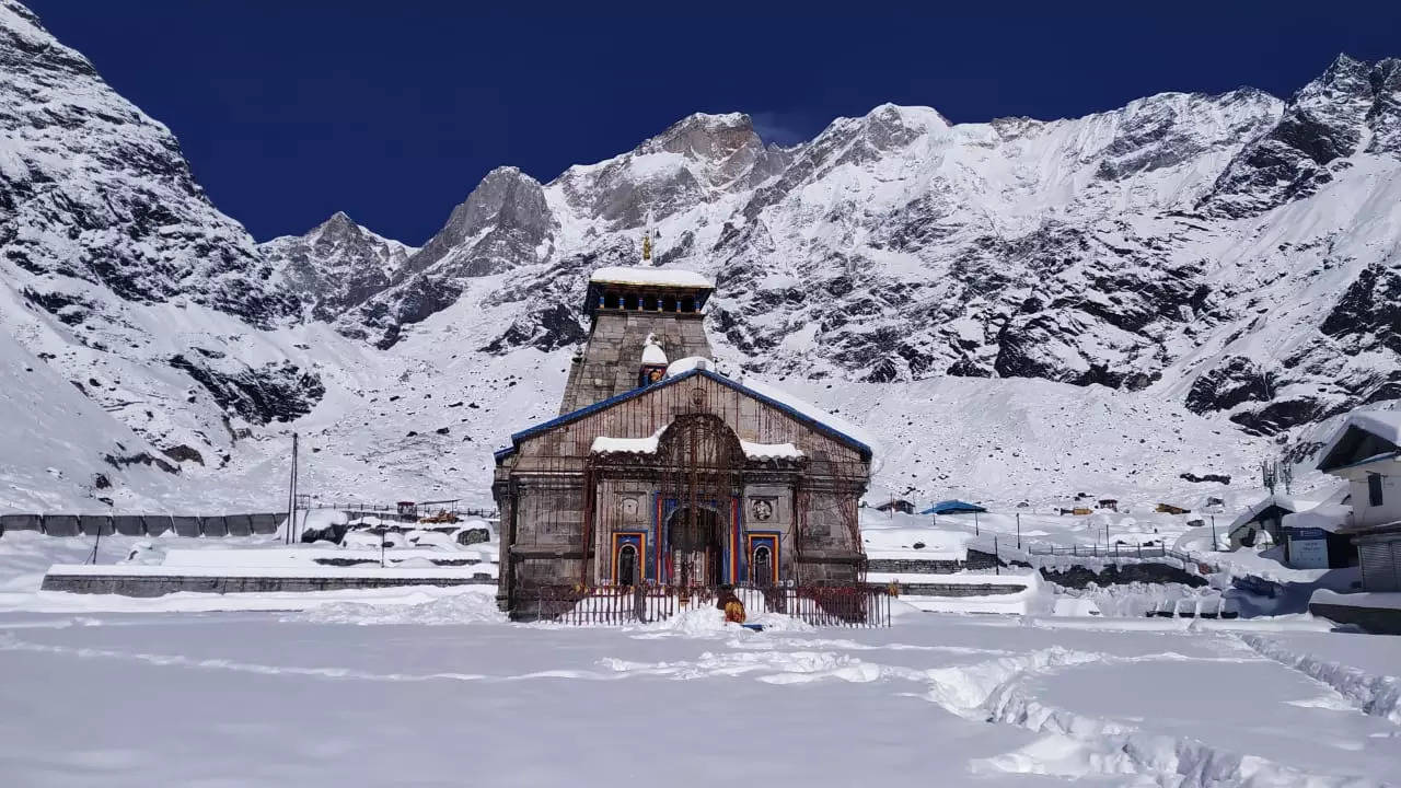 Kedarnath Temple gets blanketed by snow, photos and videos surface on  Twitter
