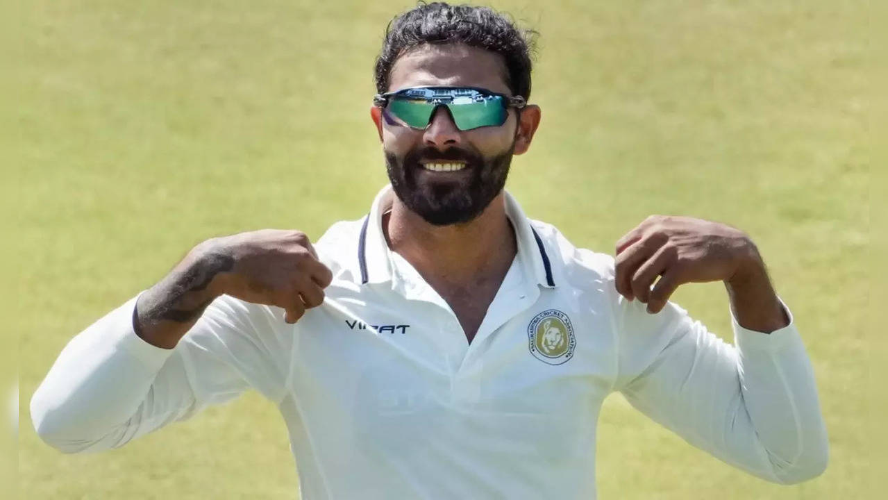 Ravindra Jadeja shares picture with Mumbai Indians youngster