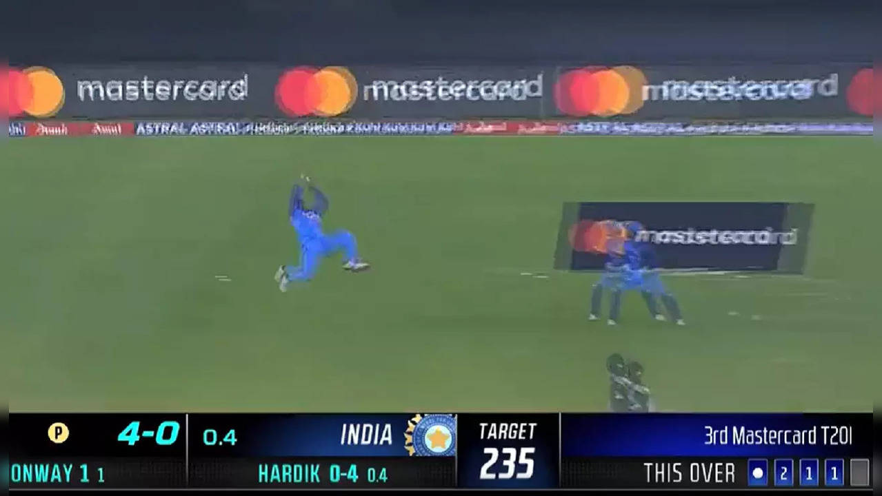 Suryakumar Yadav flying catch vs NZ 3rd T20I.