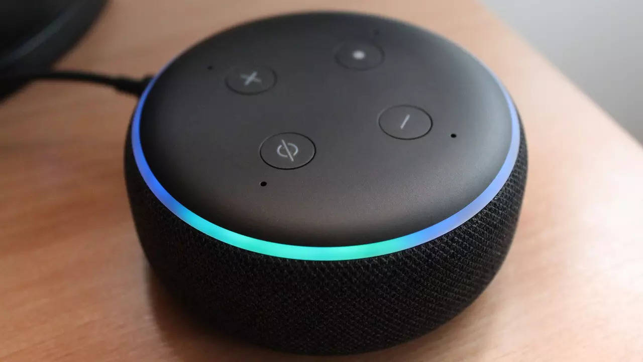 Dad leaves Alexa to babysit 5-year-old daughter to go to pub with new girlfriend