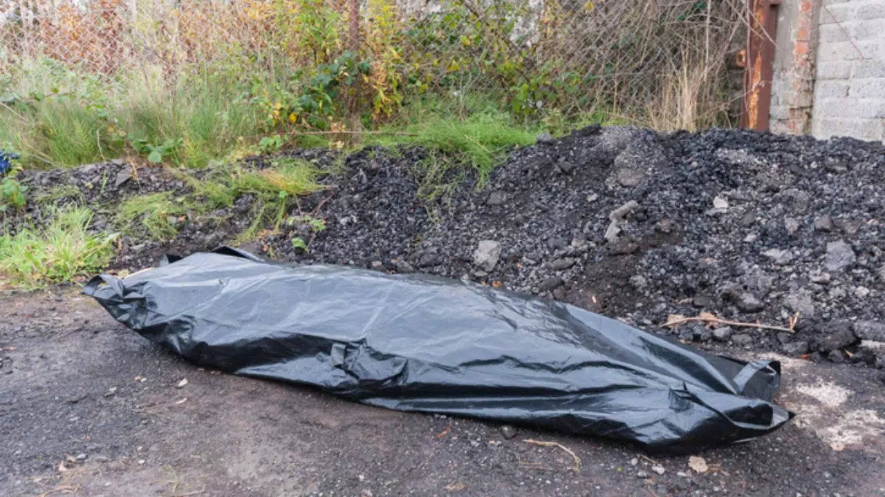 The 66-year-old woman was declared dead at an Alzheimer's care facility but was later found alive, 'gasping for air' inside a body bag at a funeral home in Iowa | (Representative image: iStock)