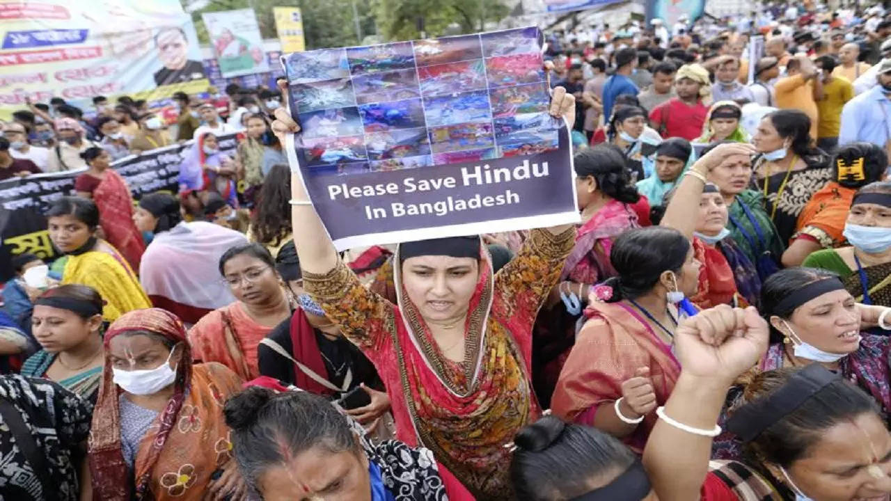 Hundreds of Hindus protesting against attacks on temples in Dhaka, Bangladesh in 2021. (File Photo)