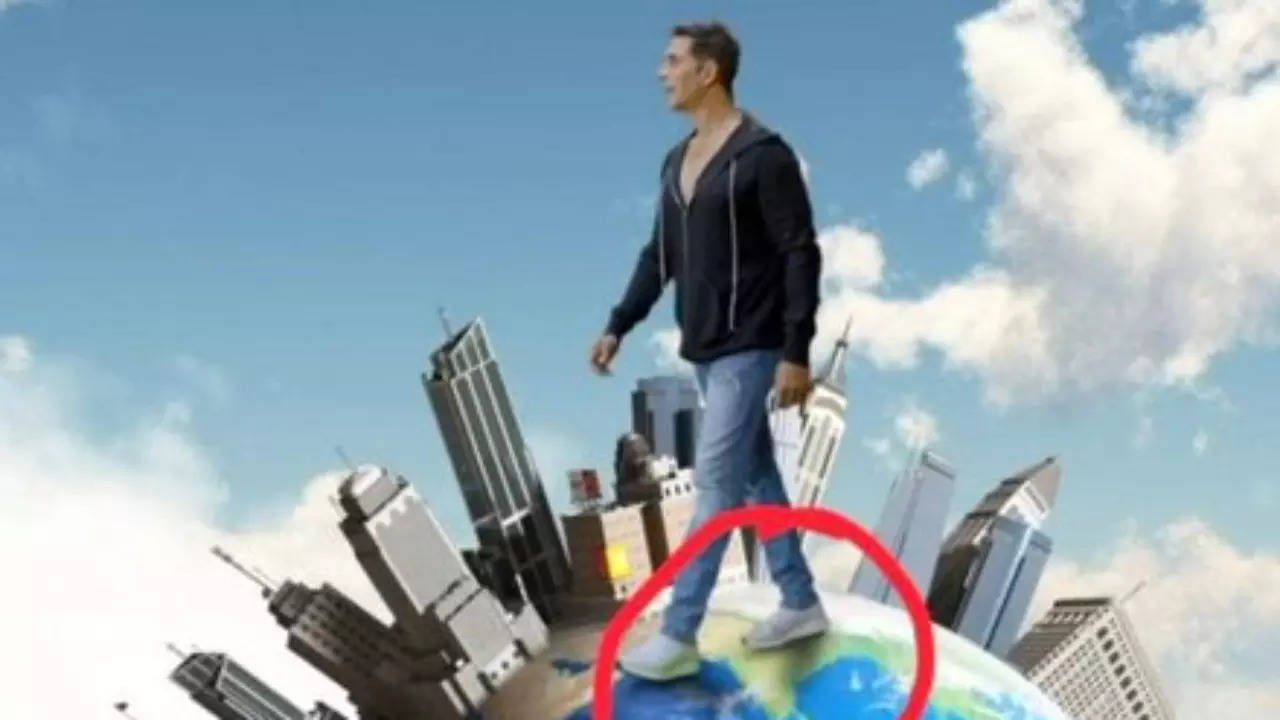 Akshay Kumar TROLLED for 'walking on India's map' in North America Tour video. Angry netizens write, 'Shame on you'
