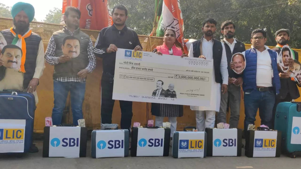 congress protest sbi lic.