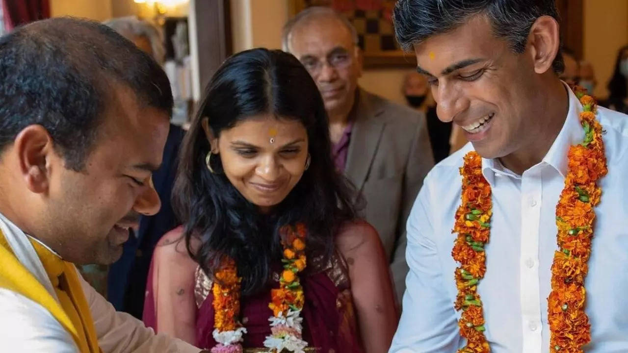 Rishi Sunak pictured with wife Akshata Murthy at the Bhatkivedanta Temple during a Krishna Janmashtami celebration in 2022 | @rishisunakmp/Instagram