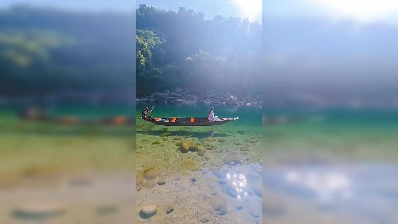 Meghalaya's Umngot river stuns the once again with its crystal