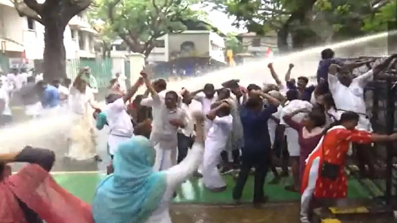 Kerala Congress workers protesting