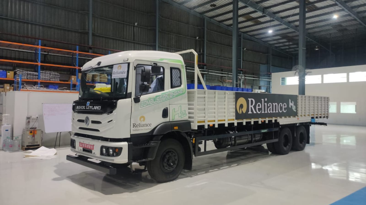 Reliance -Hydrogen powered tuck from Ashok Leyland