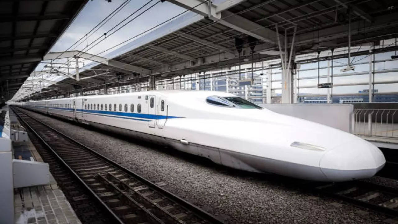 istockphoto-shinkansen