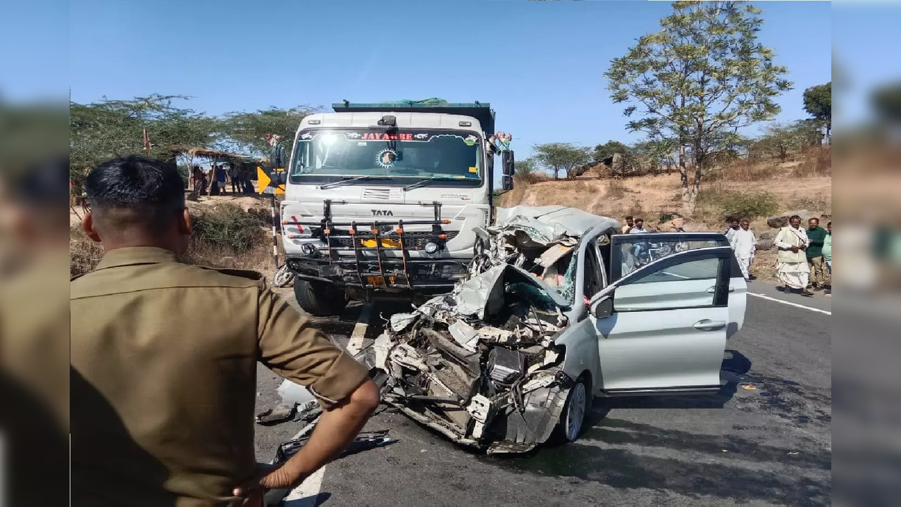 Rajasthan accident: Three die on spot after trailer rams into car in ...