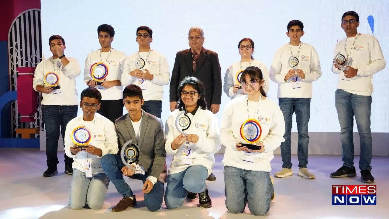 25 National Finalists who presented the most scientifically innovative and socially relevant projects