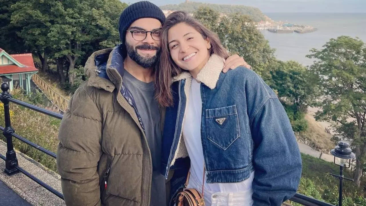 Zomato's EPIC reaction to Virat Kohli losing phone leaves netizens in splits: Order from bhabhi Anushka Sharma's phone