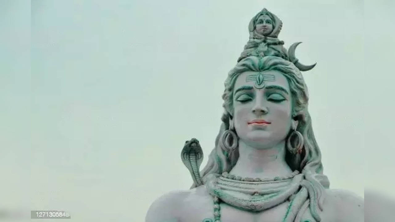 Worshiping Shiva in Falgun month