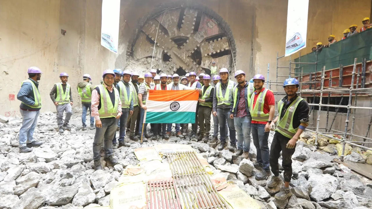 Four Sudarshan (tunnel boring machines) are working to dig parallel tunnel from Delhi's Anand Vihar station to New Ashok Nagar and Sahibabad direction. (Pic:@VKS_irse)