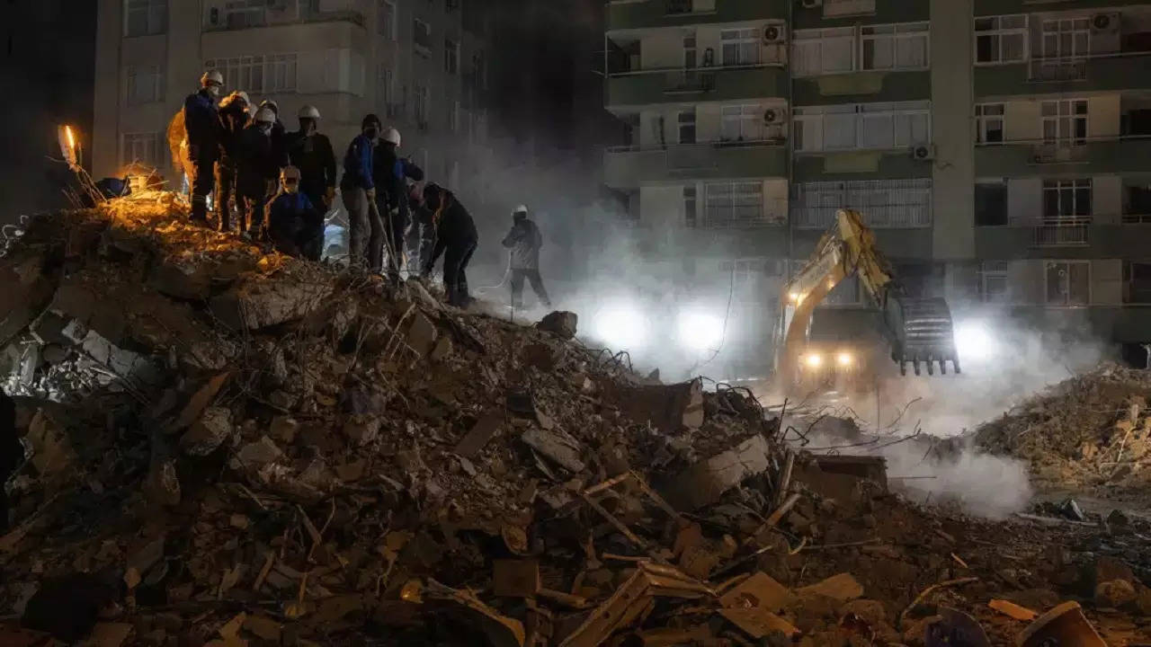 turkey earthquake rubble