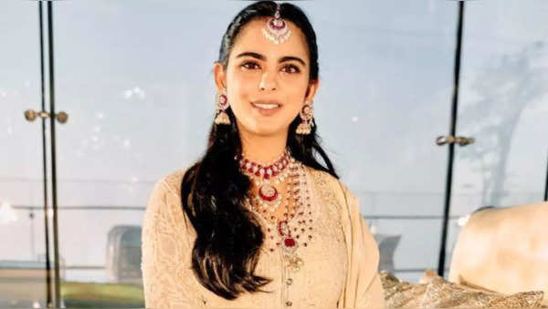 Did you spot Isha Ambani's HUGE solitaire engagement ring at Anant ...