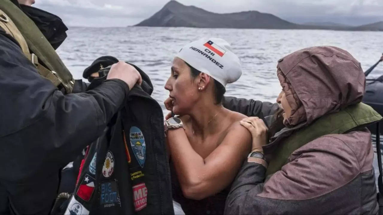 Chile's open water swimmer Barbara Hernandez, also known as the 'Ice Mermaid', endured temperatures of 2.2 degrees Celsius to complete a 2.5 km swim in Antartica — the longest without a wetsuit. | Courtesy: @barbarehlla_h/Instagram