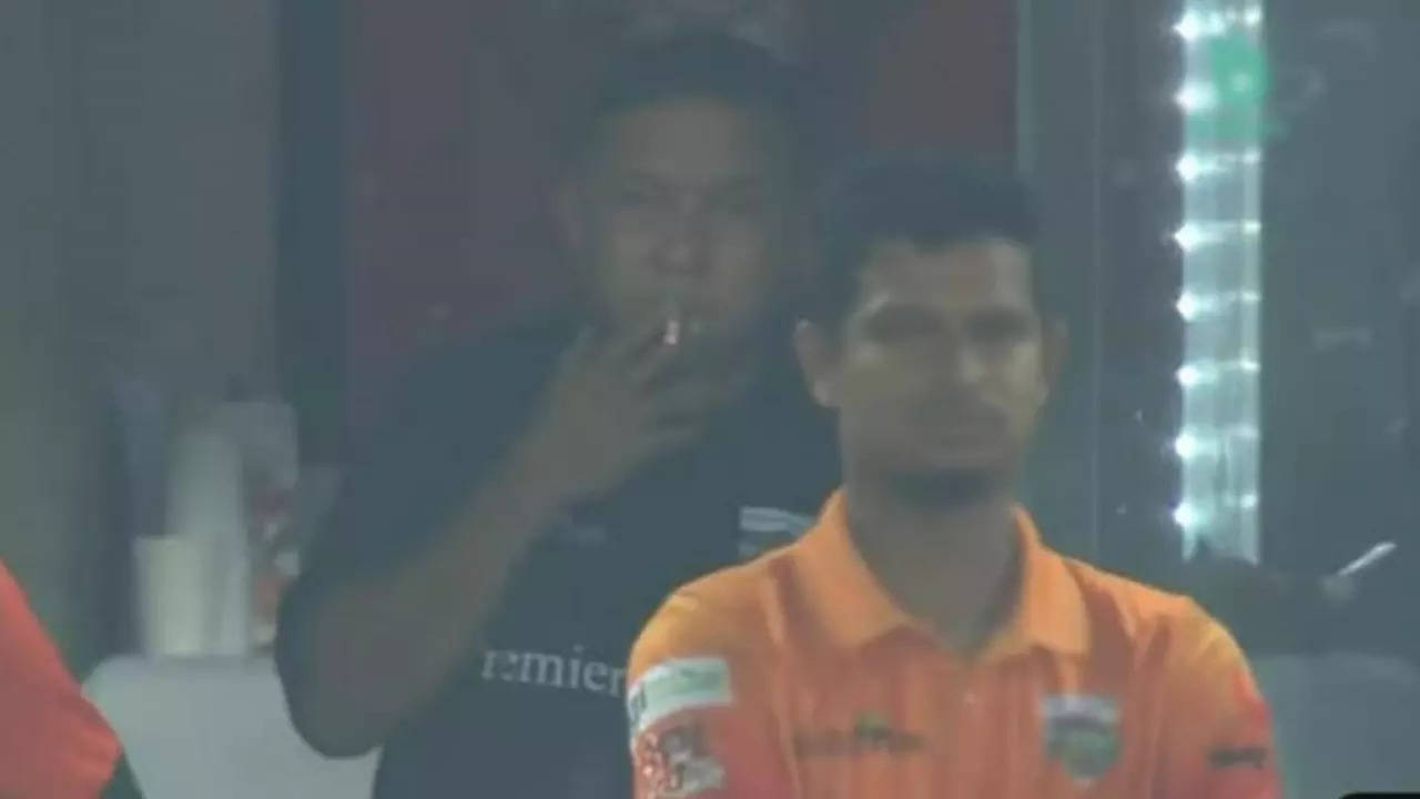 SHOCKING! Bangladesh legend caught smoking in dugout during live BPL Game