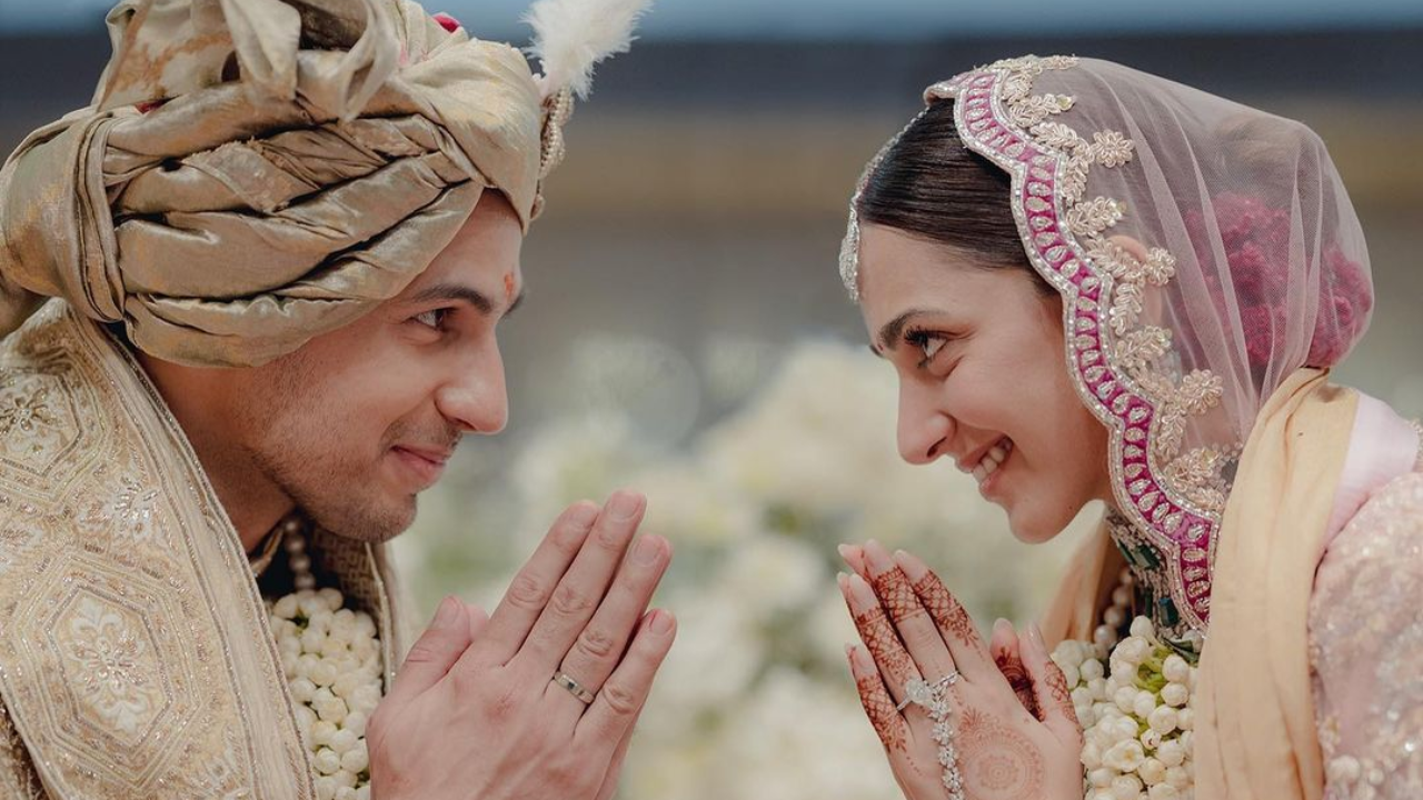 Sidharth Malhotra, Kiara Advani's folded hand wedding pic