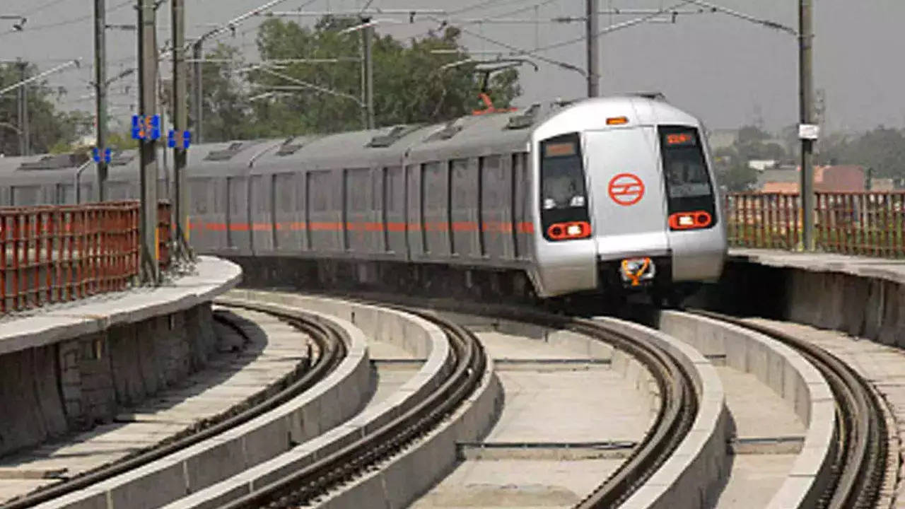 Man dies after jumping in front of Delhi Metro train a