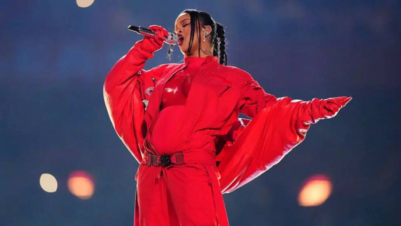 Netizens hail Rihanna's Super Bowl halftime performance, pregnancy ...