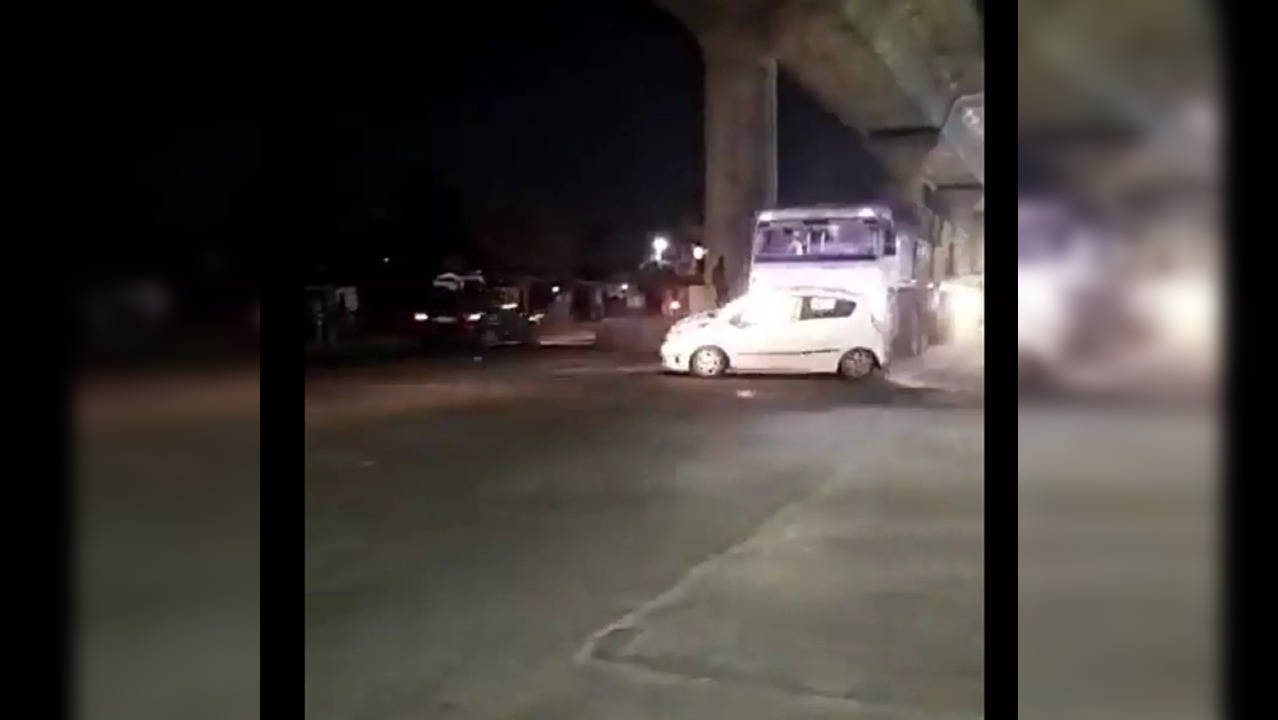 ​Truck drags car in Meerut