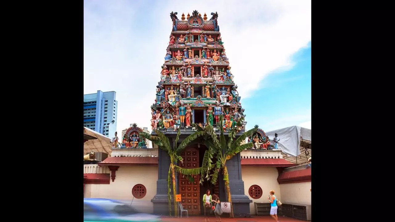 Singapore's oldest Hindu temple - Sri Mariamman Temple