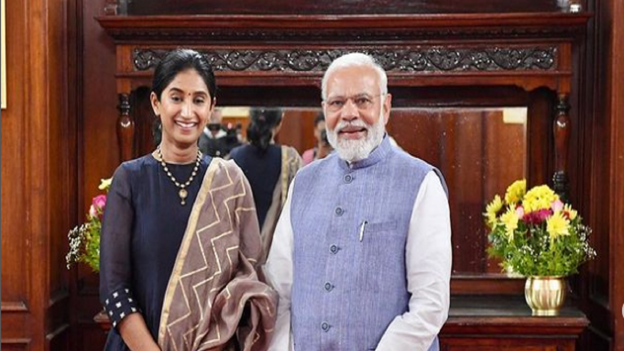 Comedian Shraddha Jain meets Prime Minister Narendra Modi (Photo: Instagram)