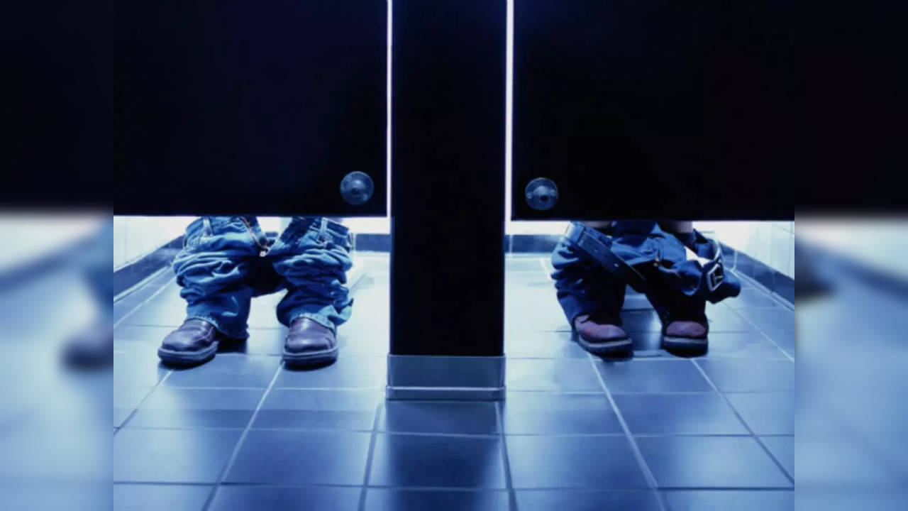 Why public toilet doors don't touch the ground